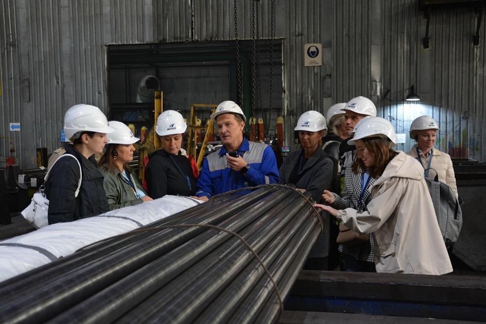 Завод «Ижсталь» провел экскурсию для жителей Ижевска Завод «Ижсталь» провел экскурсию для жителей Ижевска